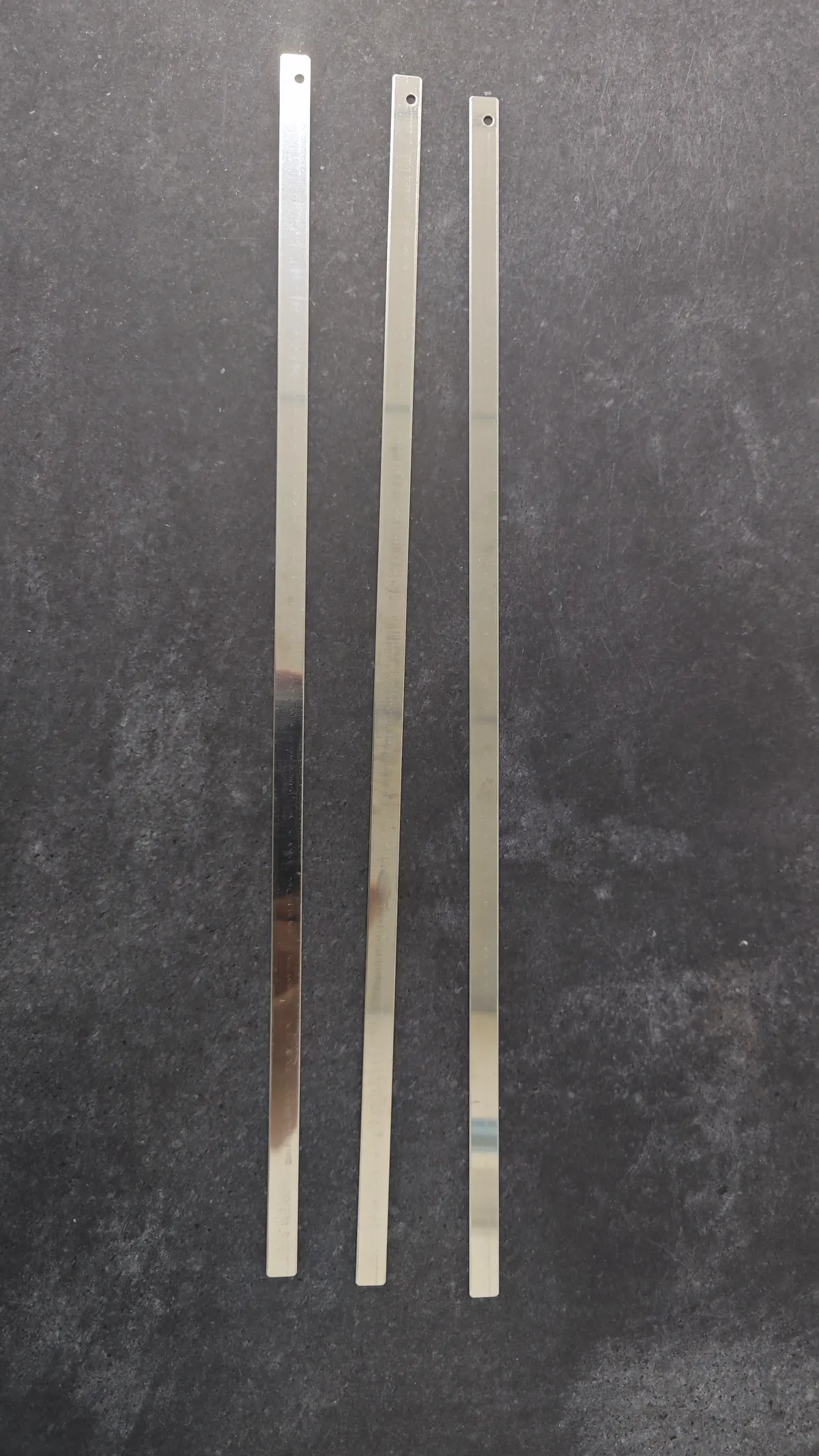 Tantalum capacitor production formation bars